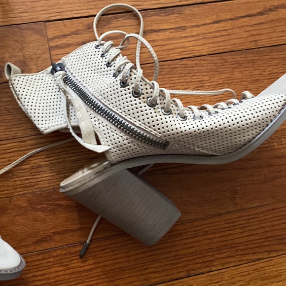 Dolce Vita booties peep 8.5 lace up - Picture 5 of 6